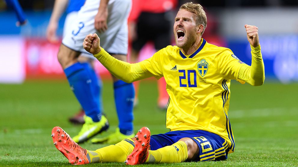 Ola Toivonen under VM-playoffen mot Italien.