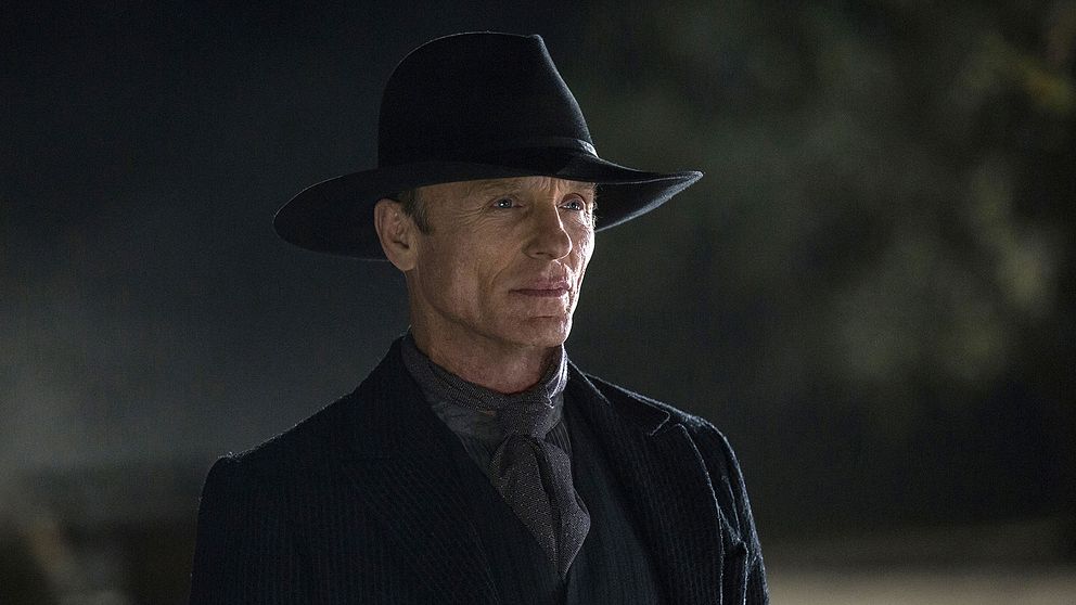 Ed Harris spelar Mannen i svart i HBO-serien Westworld.