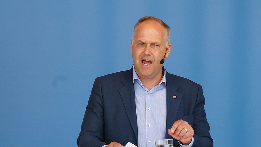 Vänsterpartiets partiledare Jonas Sjöstedt talar lunder politikerveckan på Spånga IP i Järva.
