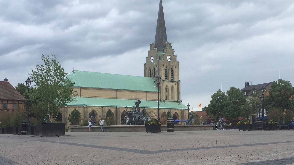Stora Torg och St Nicholas kyrkan i Halmstad.