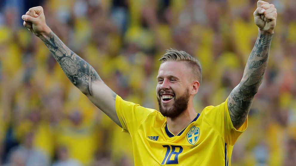 Vikarien Pontus Jansson jublar efter svensk premiärseger.