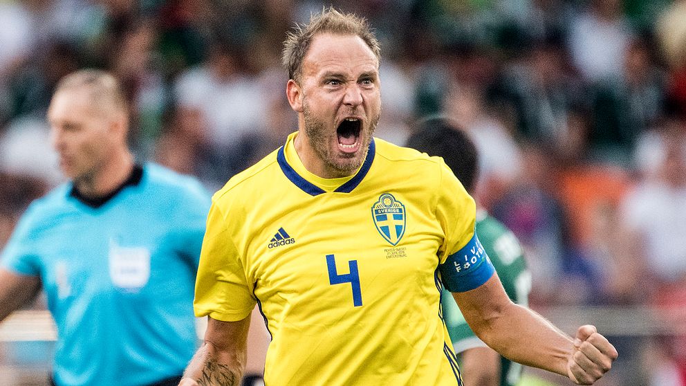 Sveriges Andreas Granqvist jublar efter att ha gjort Sveriges andra mål på straff under onsdagens match i grupp F mellan Mexiko och Sverige.