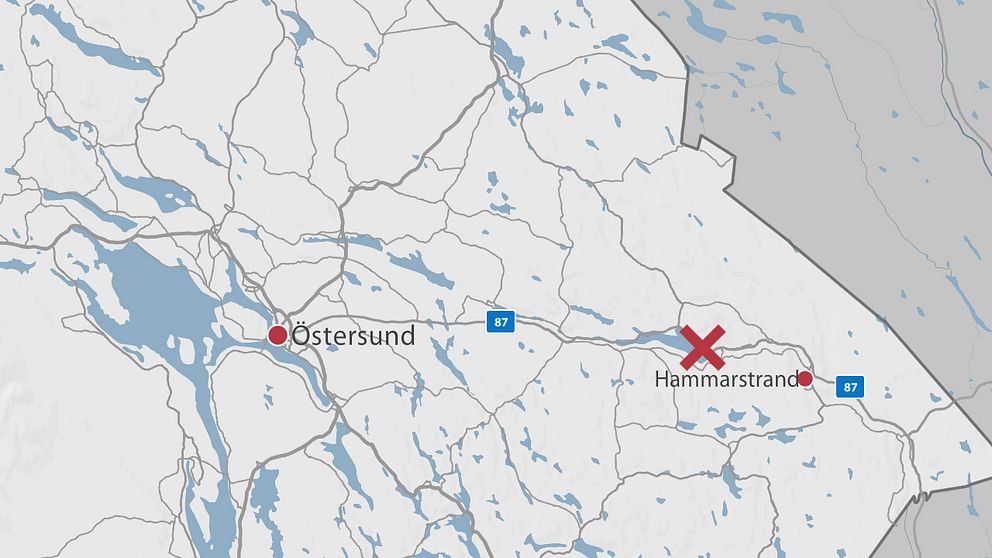 En karta över delar av Jämtland, där östersund och Hammarstrand är placerade samt ett rött kryss för där vägen är avstängd.