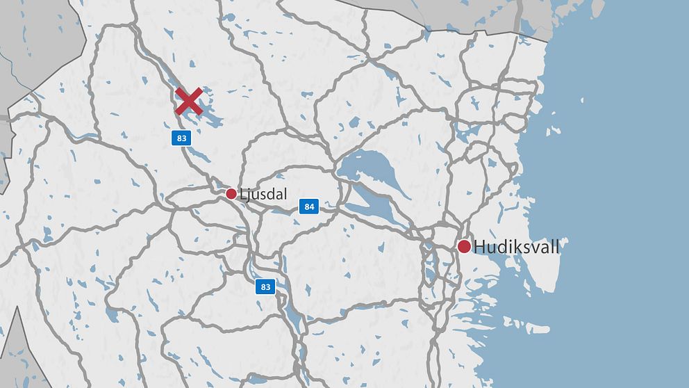 En del av en karta över Gävleborg där Hudiksvall och Ljusdal finns placerade samt ett rött kryss för platsen för olyckan.