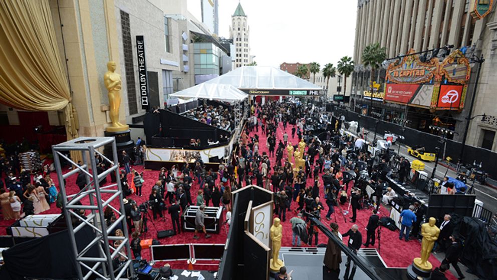 Preparationer inför den 86:e Oscarsgalan utanför the Dolby Theatre i Los Angeles.