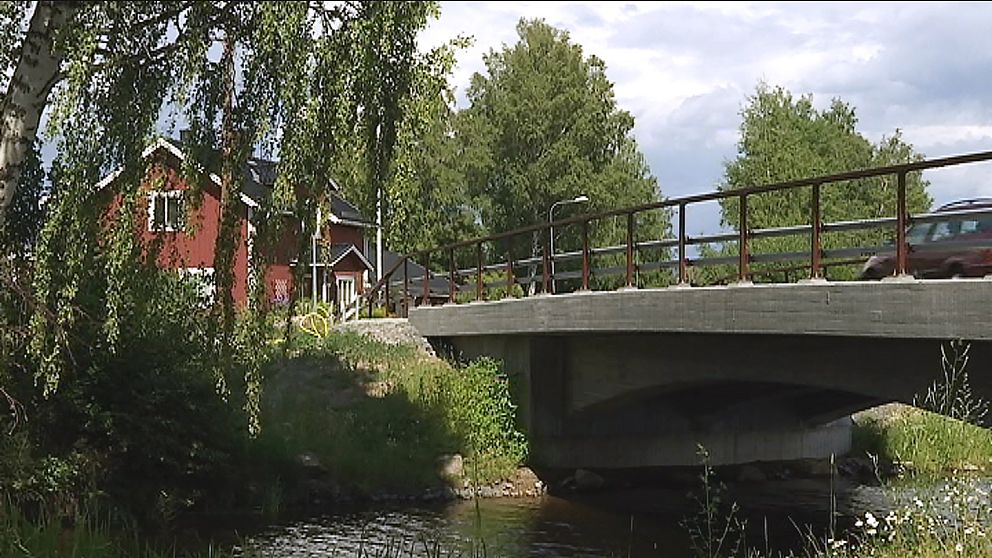 Den nya bron över Flottningskanalen i Torsång.