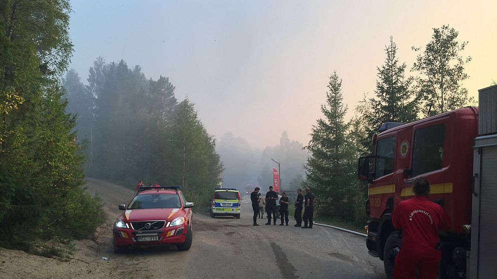SVT:s team är på plats vid branden.