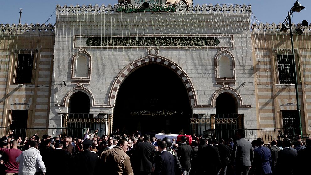 Utanför en moské i Egypten.