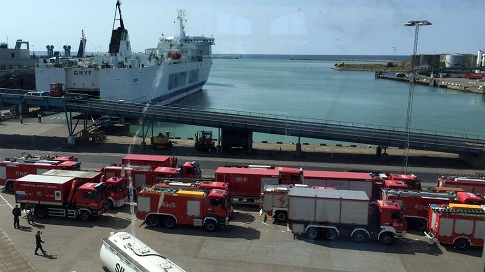 Så här såg det ut när brandbilarna anlände till Trelleborgs hamn.