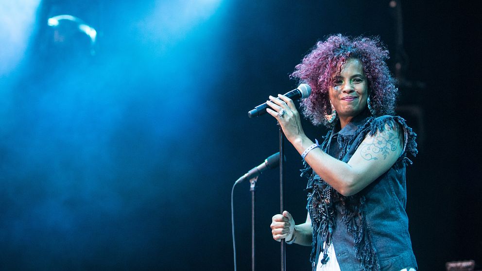 Neneh Cherry på scenen under Øyafestivalen i Oslo fredag 2014