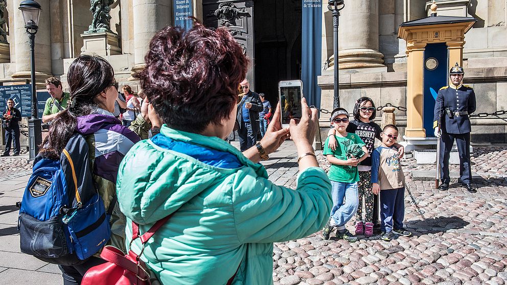 Turisterna gjorde av med 317 miljarder kronor under 2017. Utländska besökare stod för 42 procent av turisternas konsumtion.