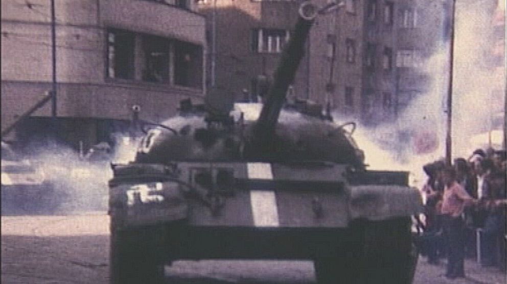 stridsvagn på gata