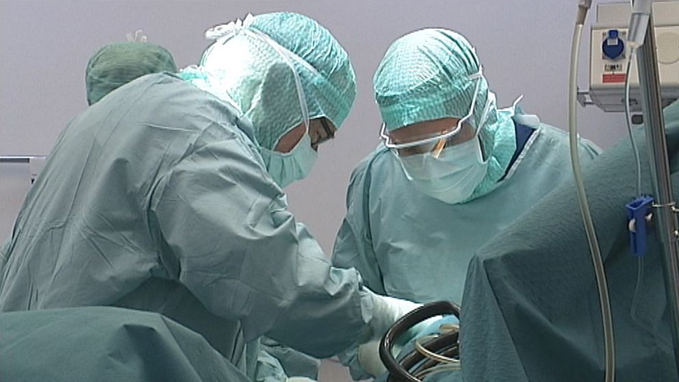 kriurger i operationssalen under operation