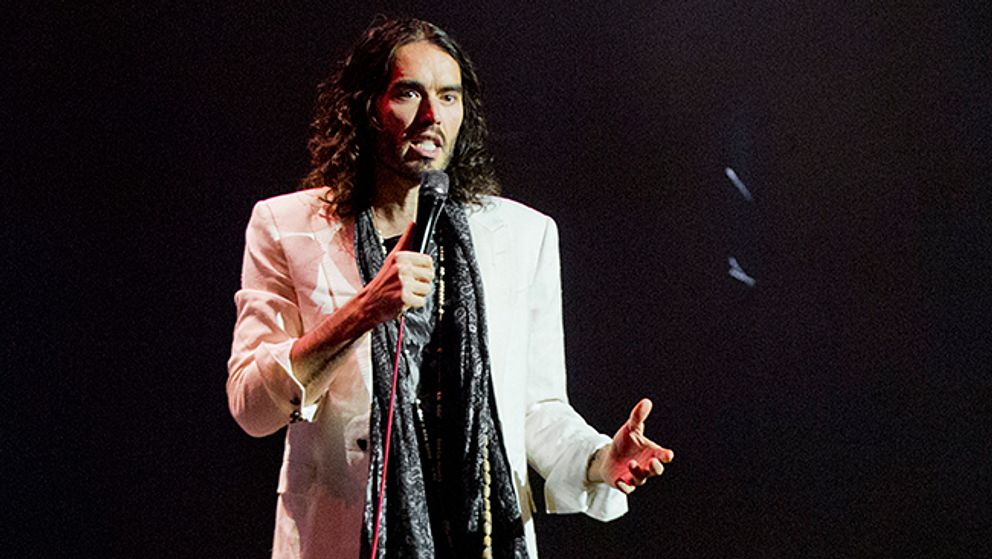 Russell Brand, på en scen i Oslo.