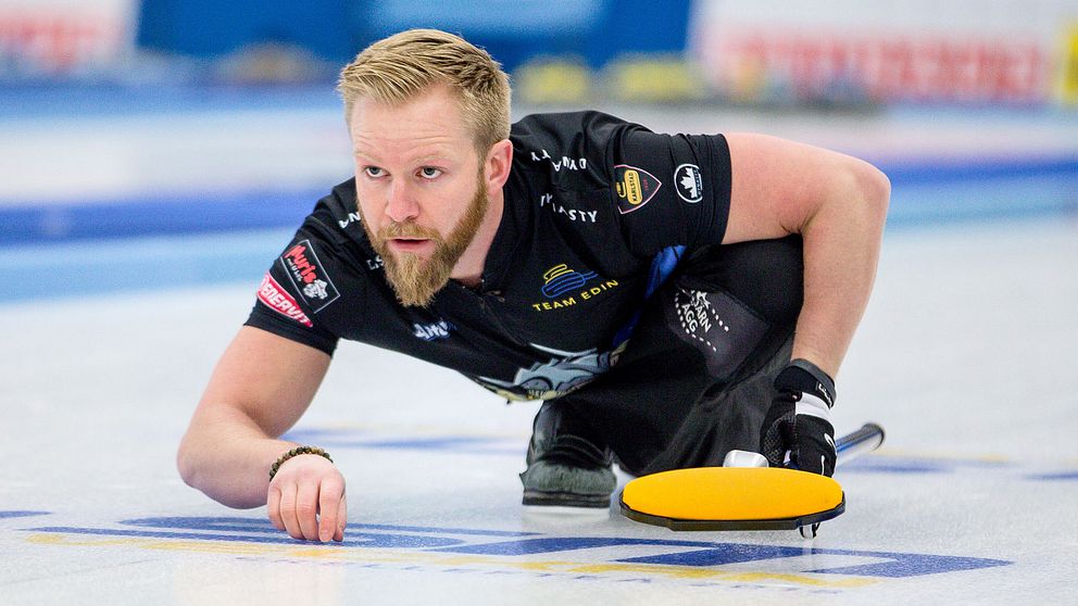Curlingspelarna kan komma att anställas av förbundet. ”Då får vi i alla fall lite mer trygghet”, säger herrlagets skipper Niklas Edin.