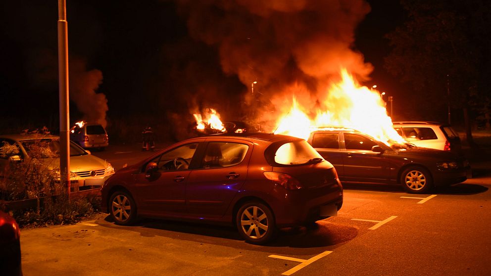 Brinnande bilar i Kristianstad