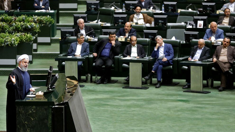Irans president frågas ut av landets parlament.