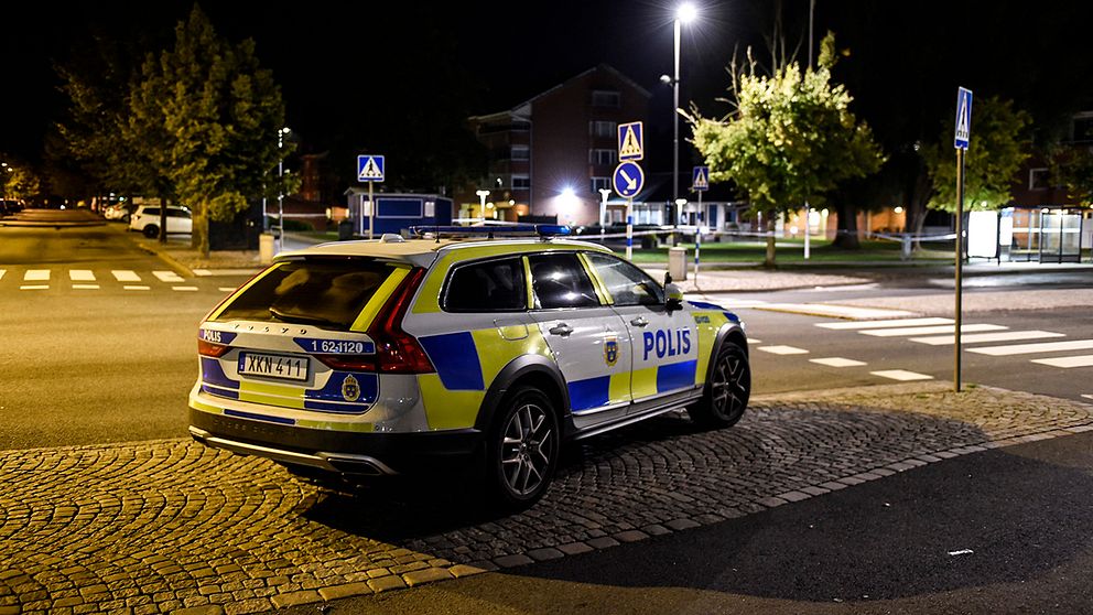 Två personer fick föras till sjukhus efter att en bilförare avsiktligen kört på flera personer i centrala Kristianstad.