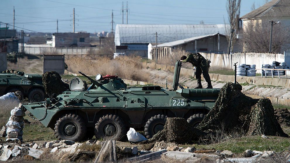 Ryska stridsvagnar i Feodosja på Krim.