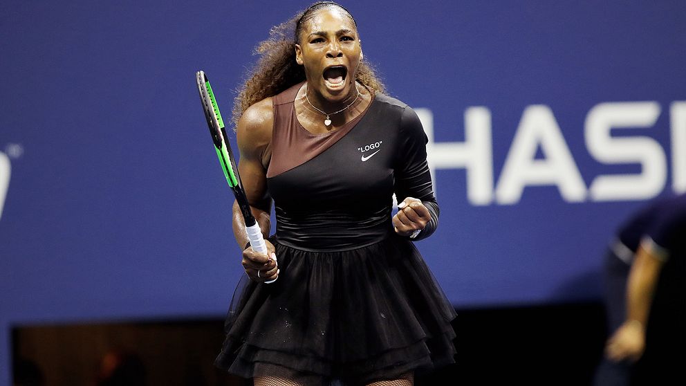 Serena Williams vann semifinalen i två raka set.