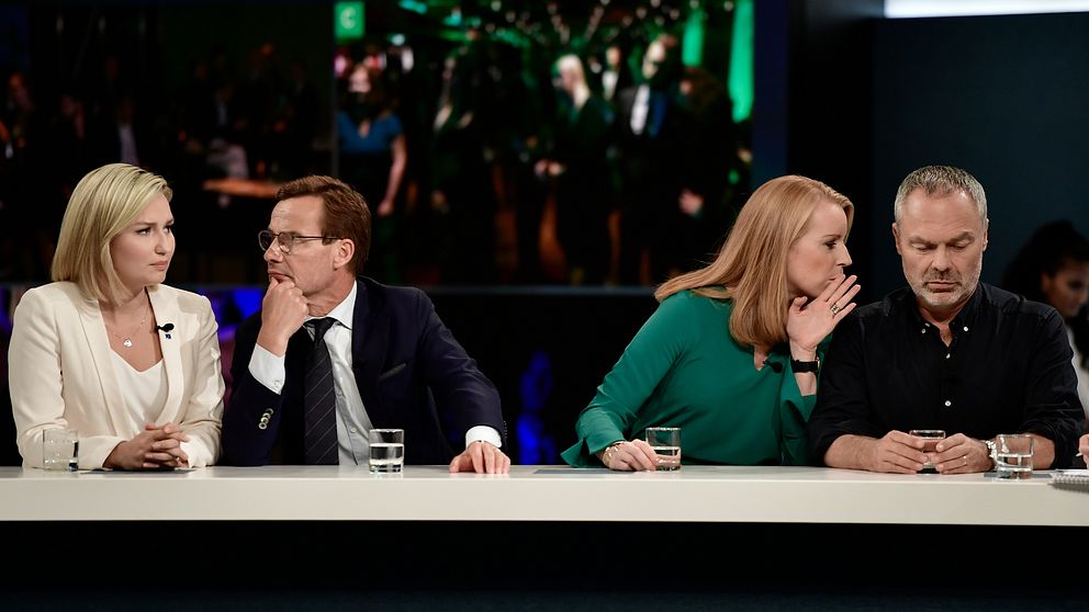 Alliansens partiledare på SVT:s valvaka. Från vänster Ebba Busch Thor (KD), Ulf Kristersson (M), Annie Lööf (C) och Jan Björklund (L).