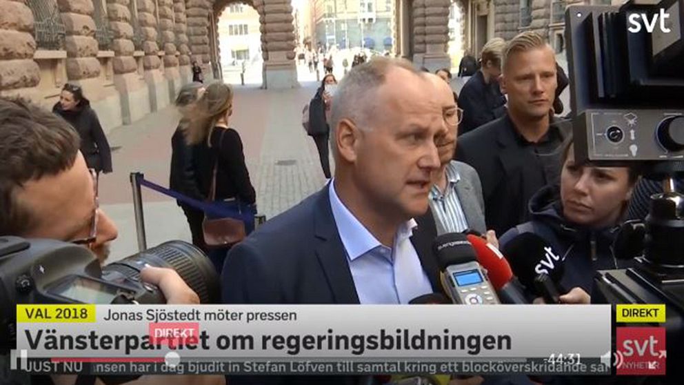 Vänterpartiets partiledare Jonas Sjöstedt håller pressträff.