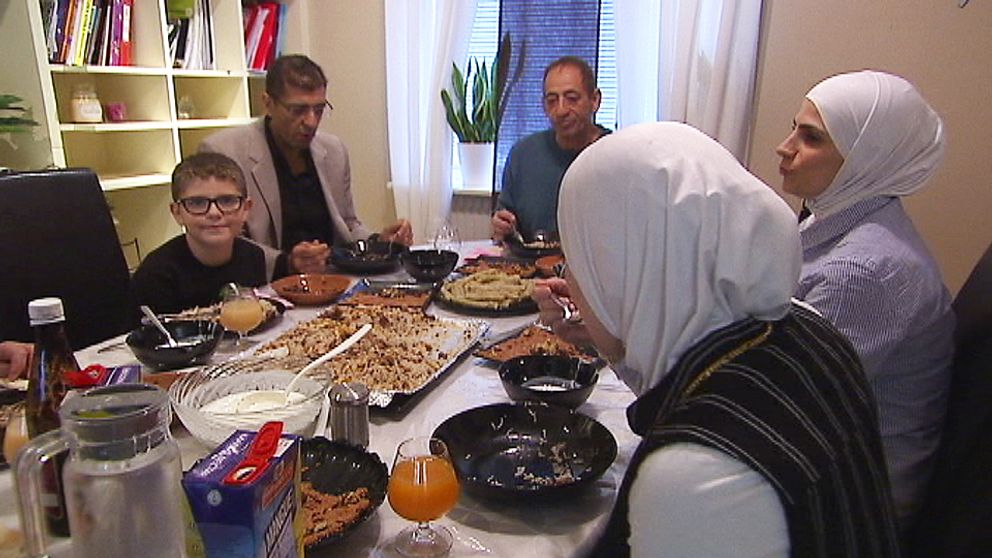 I slutet av 2013 lämnade Khaled, hans fru och tre små barn Damaskus