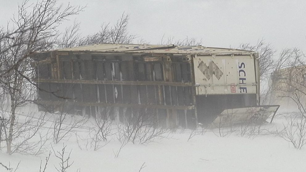 I stormbyarna den 14 mars blåste flera tågcontainrar av och Malmbanan drabbades av totalstopp vid Rensjön i norra Lappland.