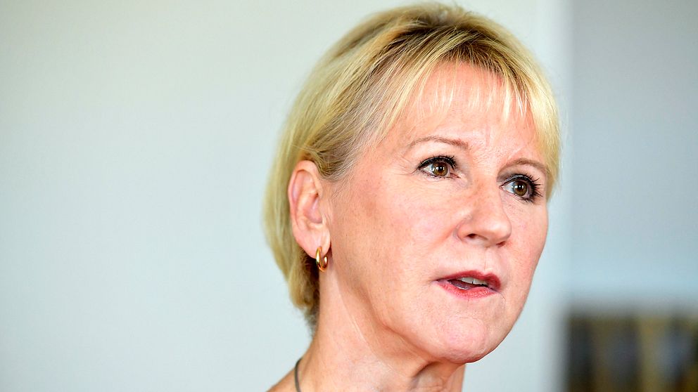 Utrikesminister Margot Wallström (S) kommenterar bråket kring de utvisade kinesiska turisterna.