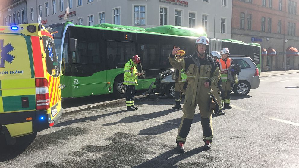 Olyckan skedde 12.23 på söndagen i korsningen Prostgatan-Norra Vallgatan, ett stenkast från centralstationen.
