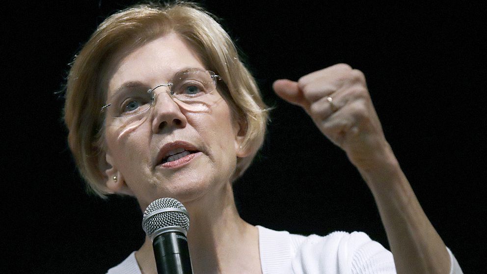 Den demokratiska senatorn Elizabeth Warren slår tillbaka mot Donald Trump.