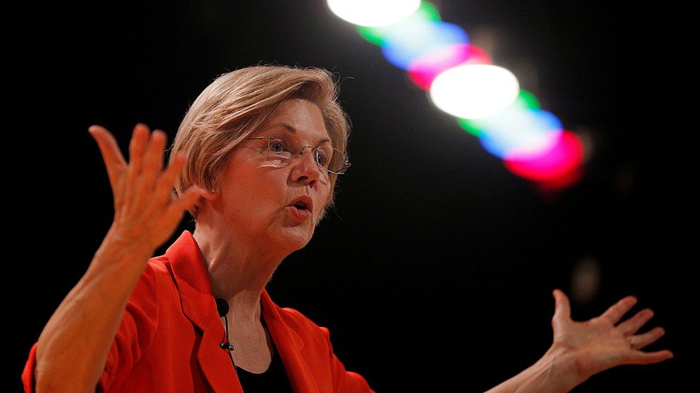 Elizabeth Warren, senator från Massachusetts, får kritik för sitt försök att bevisa att hon tillhör USA:s urbefolkning.