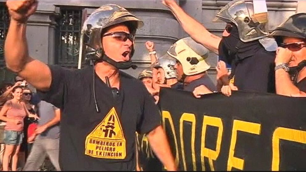 Barcelonassa osoitettiin perjantaina mieltä Espanjan hallituksen säästötoimia vastaan.