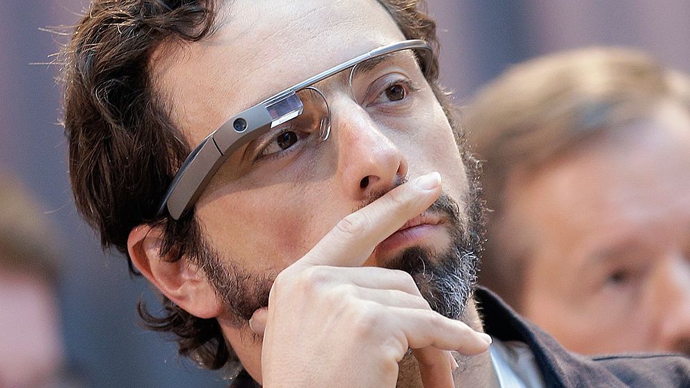 Sergey Brin, en av Googles grundare, i glasögonen som nu kan köpas av allmänheten under en dag. I alla fall för den som har 10.000 kronor att avvara.