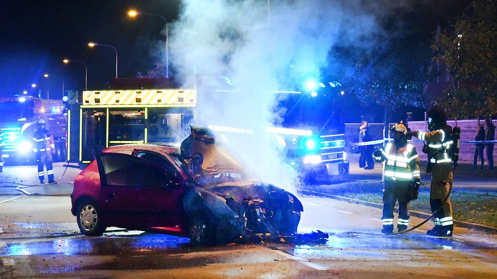 Den ena bilen började brinna i samband med frontalkrocken i Tygelsjö