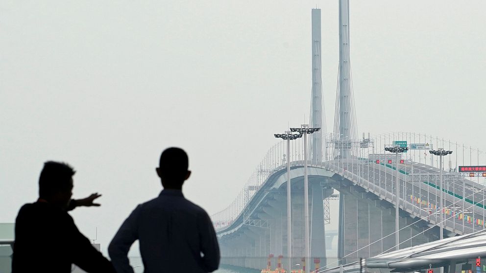 Vy över den nya bron från Zhuhai.