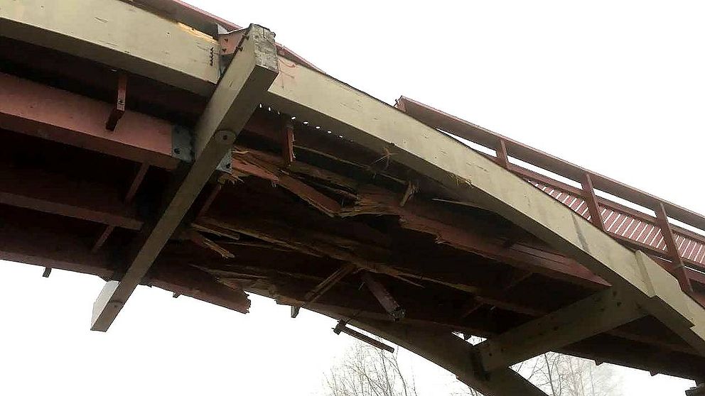 Gångbro rasade i Sundsvall