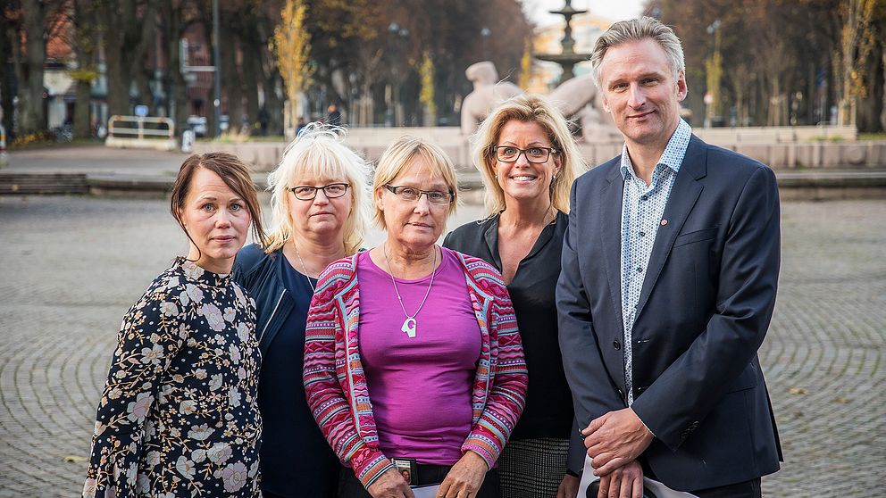 Företrädarna för den nya majoriteten i Gävle: Therese Metz (MP), Helene Åkerlind (L), Margareta Wedin (C), Åsa Wiklund Lång (S) och Jörgen Edsvik (S)