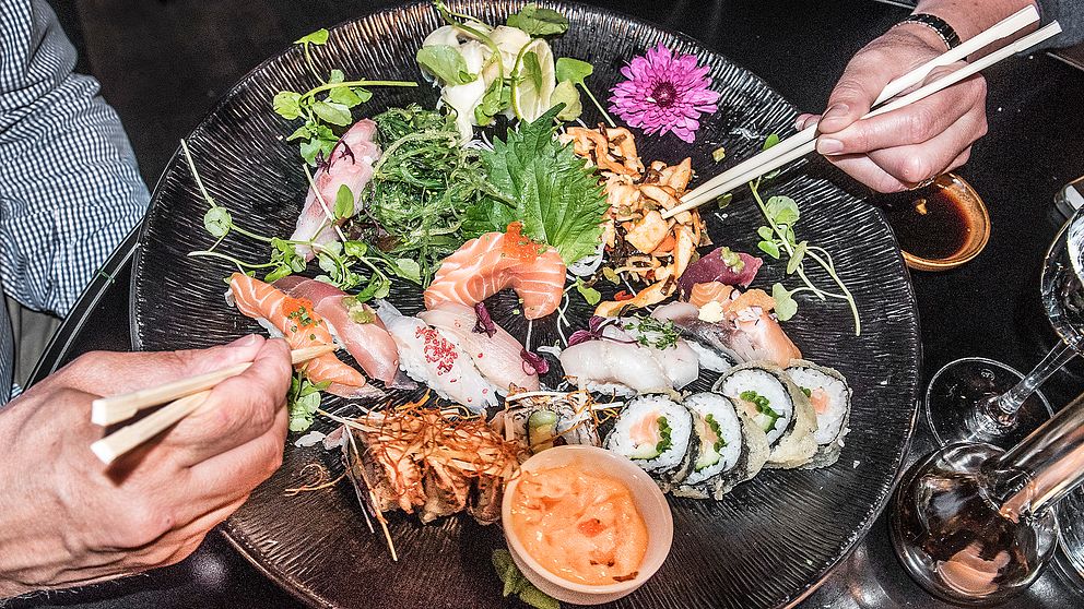 ushi och sashimibitar på restaurang Ljunggren på Götgatan.