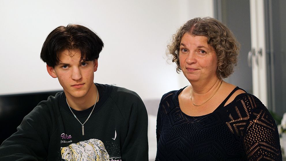 Maria Åkerström tillsammans med sonen Linus pratar fortafarande om det som hände när den fängelsedömde 42-åringen hade en ledande position som mentor och tränare.