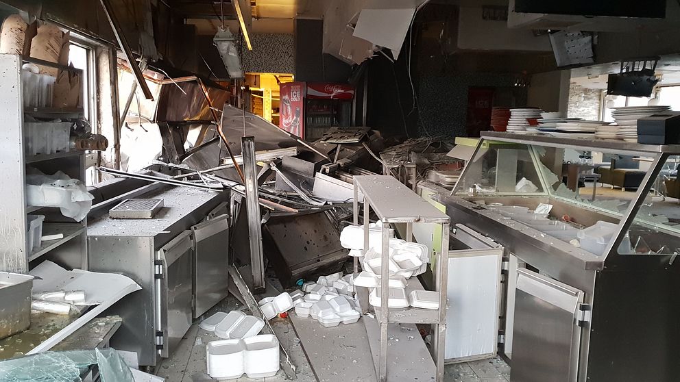 Stor förödelse i restaurang efter bomb