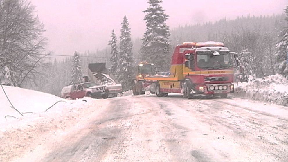 Det blev halt väglag efter ett snöfall i Sälen i norra Dalarna den 9 april.