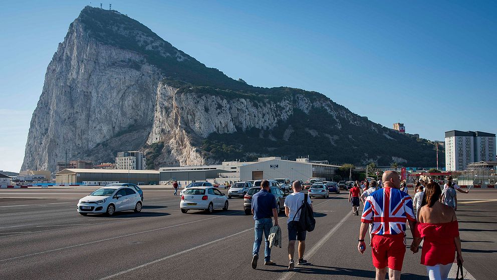 Gibraltar-klippan bildar en ikonisk siluett i det lilla avgränsade brittiska territoriet längst ner i södra Spanien