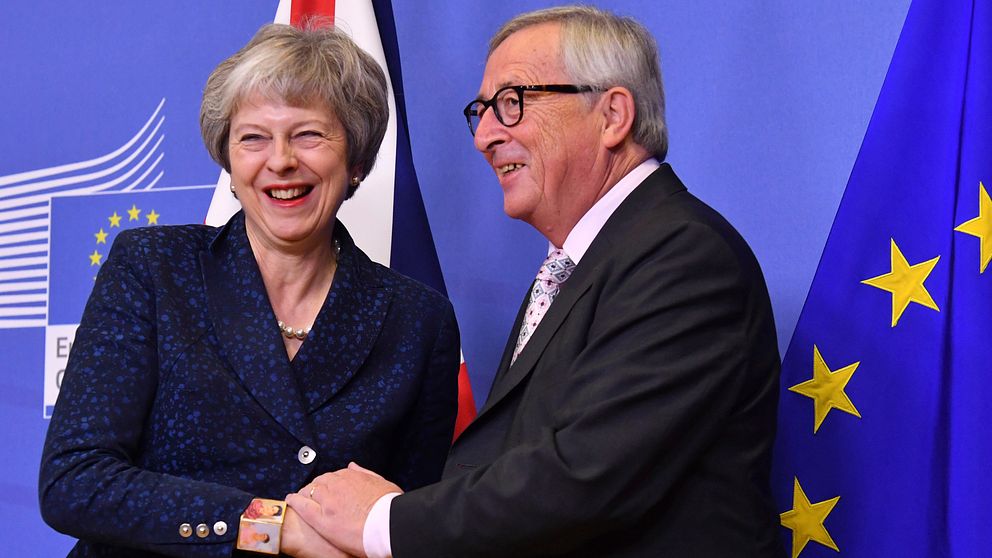 På bilden syns Jean-Claude Juncker, ordförande för EU-kommissionen, och Storbritanniens premiärminister Theresa May.