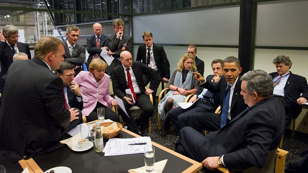 Den 18 december 2009 togs bilden där Barack Obama förklarar för bland andra Angela Merkel, Fredrik Reinfeldt och Nicolas Sarkozy att klimatförhandlingarna nått vägs ände.