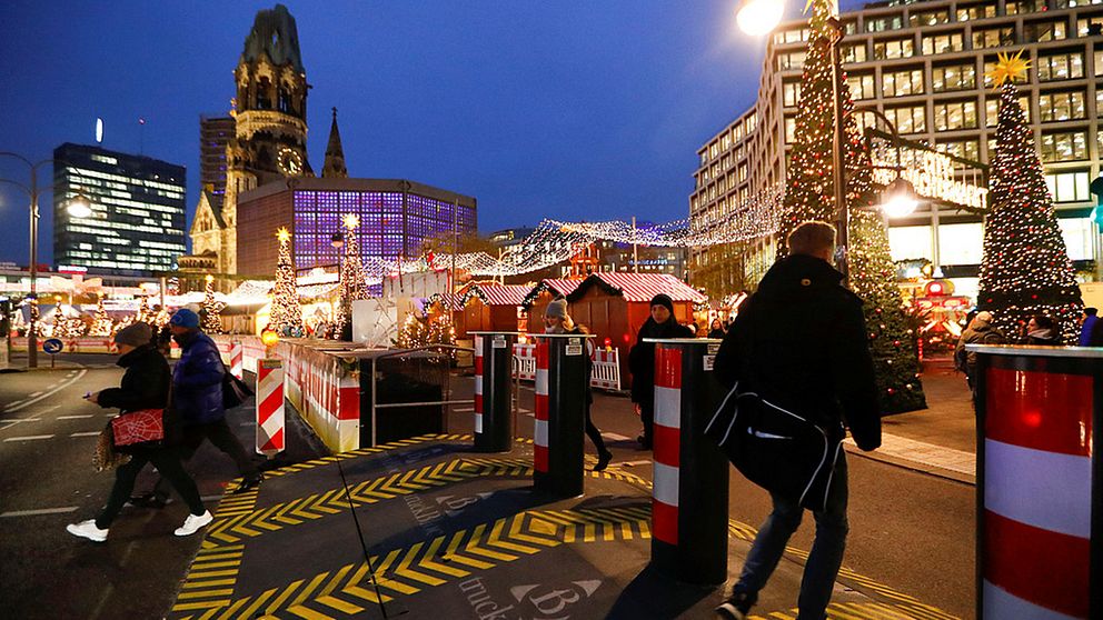 Berlin har satsat 25 miljoner kronor på säkerhetsbarriärer runt julmarknaden som utsattes för ett terrordåd 2016.