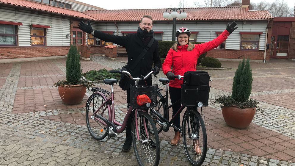 På företaget jobbar 37 personer. Maximilian Blomqvist och Marie Carlsson är två av dem som helst tar cykeln till jobbet.