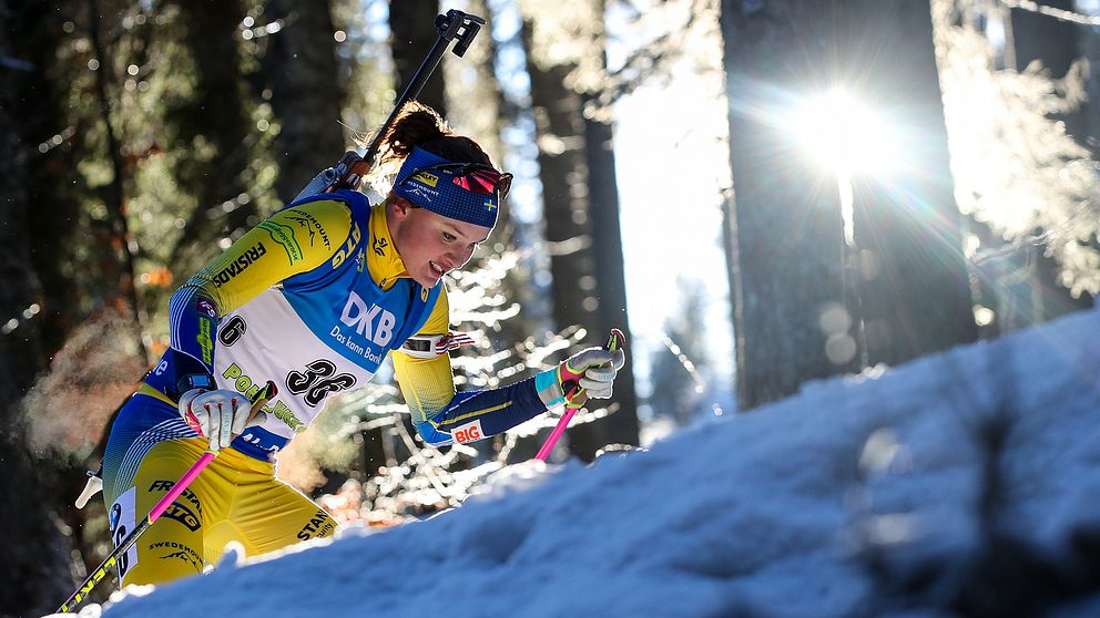 Linn Persson under lördagens skidskyttesprint.