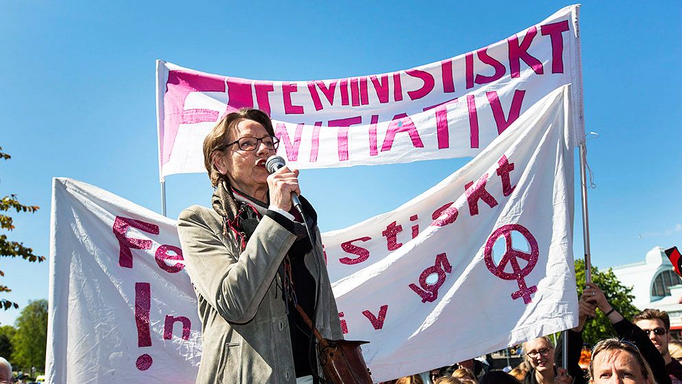 Gudrun Schyman talar för Feministiskt Initiativ på första maj i Göteborg.