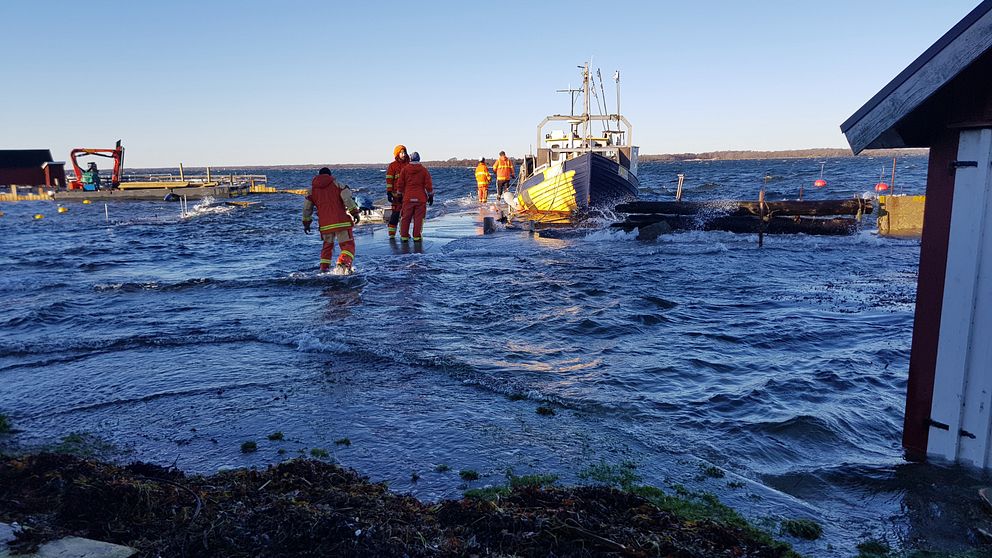 En fiskebåt på Hasslö slet sig i stormen.